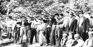 Massacro del levantamento di Ránquil, tra giugno e luglio 1934, in cui i contadini mapuche della zona di Lonquimay e Alto Bio Bio si ribellarono contro gli abusi dello stato e dei latifondisti. Il 6 luglio furono attaccati da polizia de esercito, che lasciarono sul terreno circa cinquecento morti. http://diarioelitihue.blogspot.it/2014/04/memoria-viva-la-masacre-de-ranquil.html